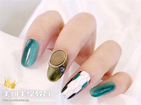 學(xué)2018年原創(chuàng)流行美甲寶格麗紋