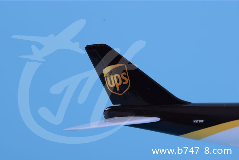 飛機(jī)模型B747-400UPS波音貨機(jī)仿真靜態(tài)航模擺件商務(wù)禮品20cm