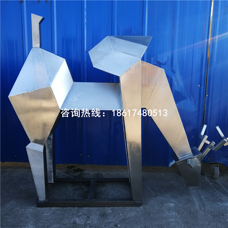 不銹鋼鹿雕塑，304不銹鋼鍛打拉絲面幾何切面小鹿雕塑擺件