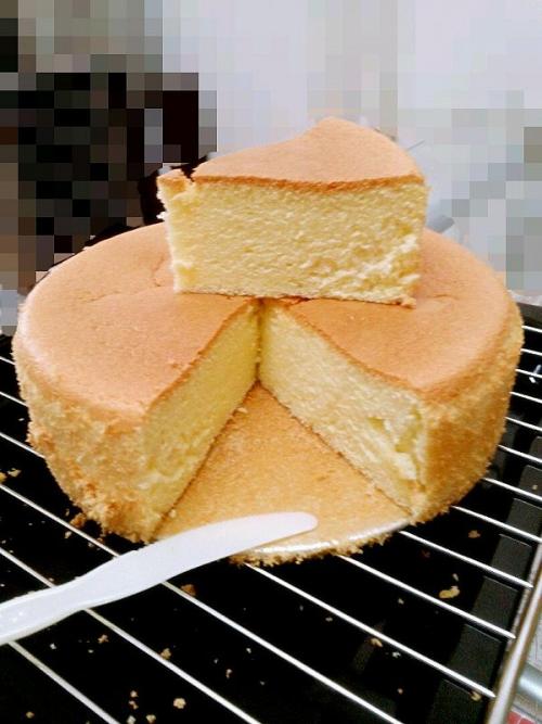 專業(yè)蛋糕培訓(xùn)師幫你找出戚風(fēng)蛋糕塌