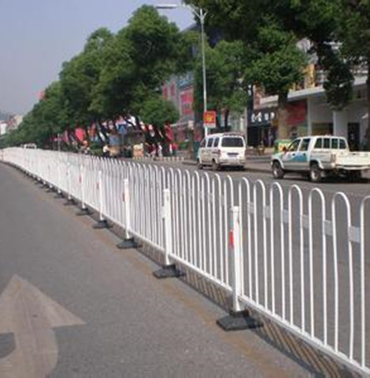 市政道路隔離護(hù)欄 人行道路護(hù)欄 市政道路隔離護(hù)欄 人行道路護(hù)欄 市政護(hù)欄