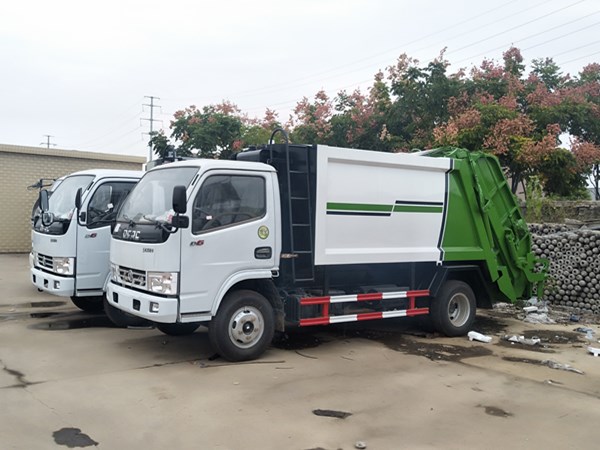 東風多利卡5方壓縮式垃圾車