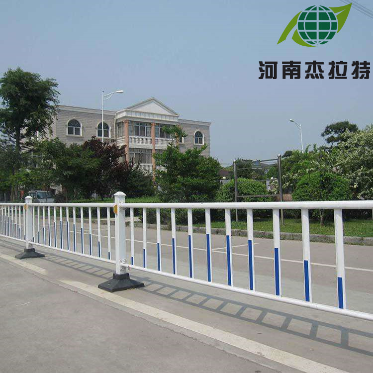 交通安全隔離防護(hù)欄 市政護(hù)欄 京式護(hù)欄