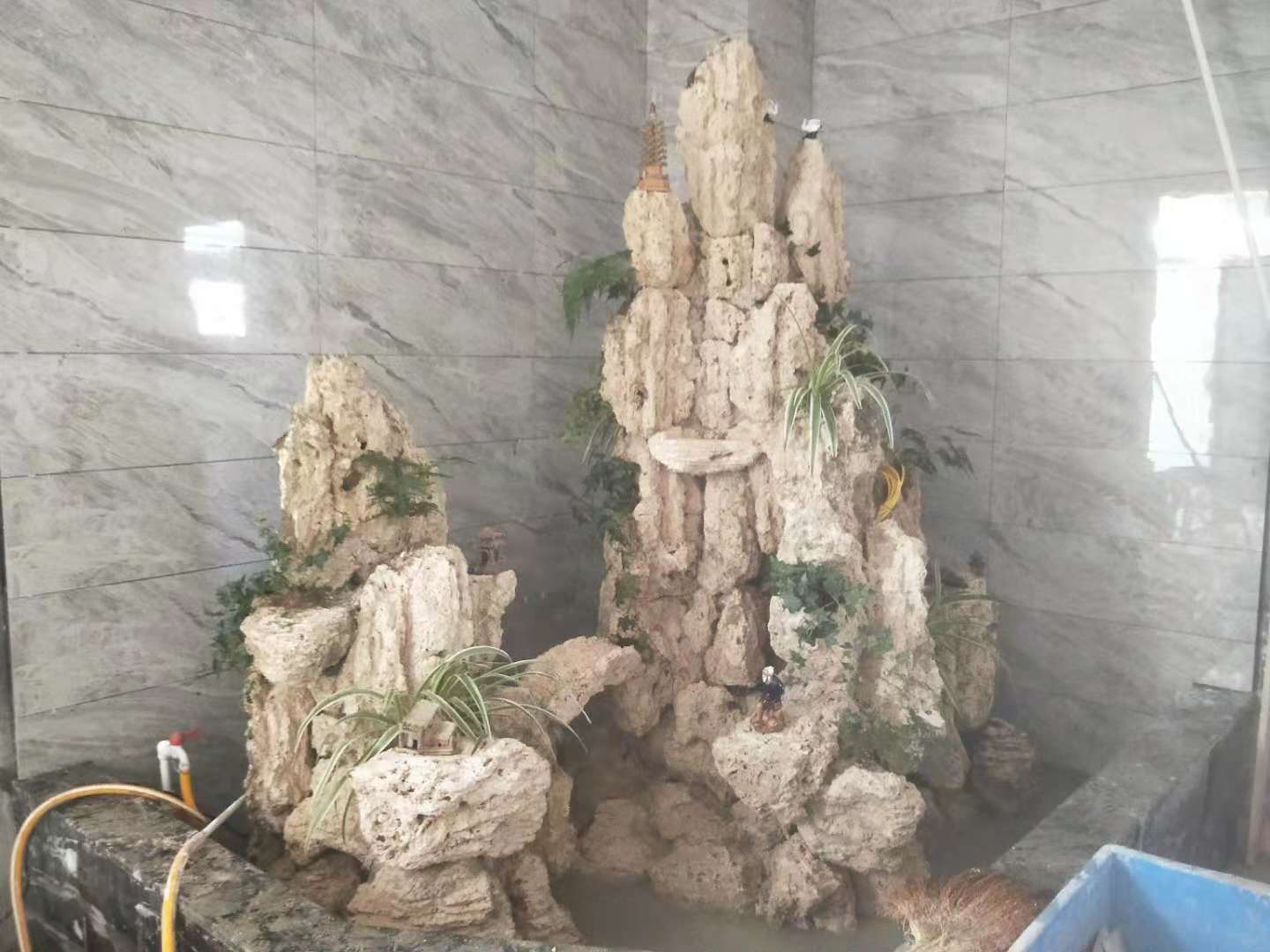 蘭州吸水石假山制作廠家 涼州區(qū)吸水石假山制作廠家定制  甘肅吸水石假山制作  西寧市吸水石假山制作價(jià)格 吸水石假山制作