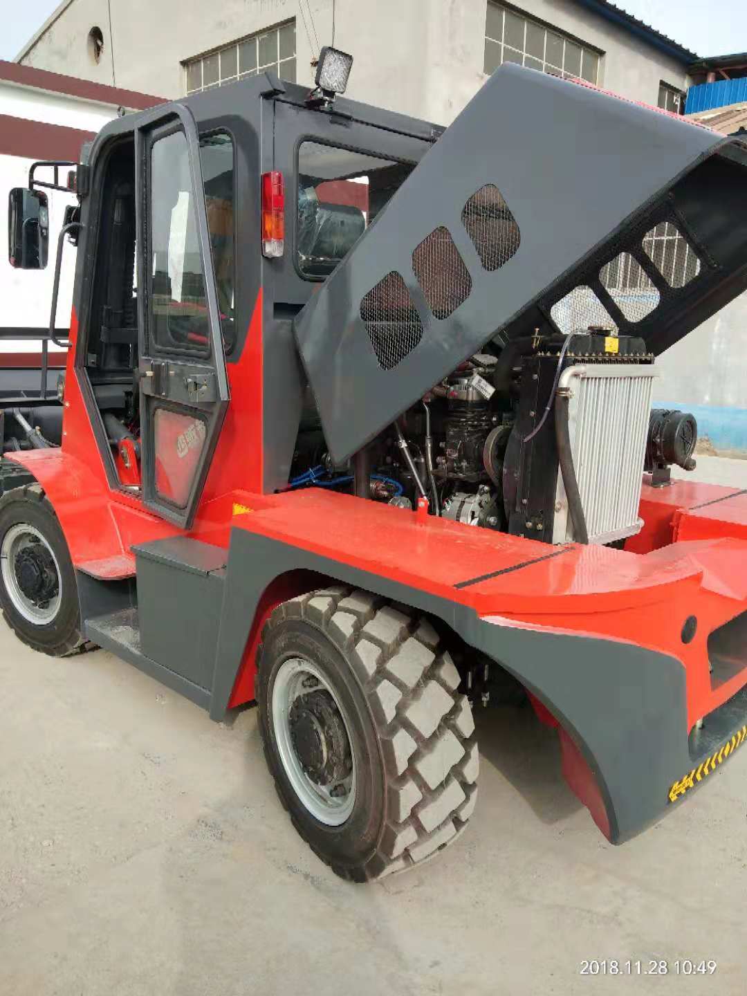 山東萊州3.5噸新款四驅(qū)越野叉車(chē)工廠