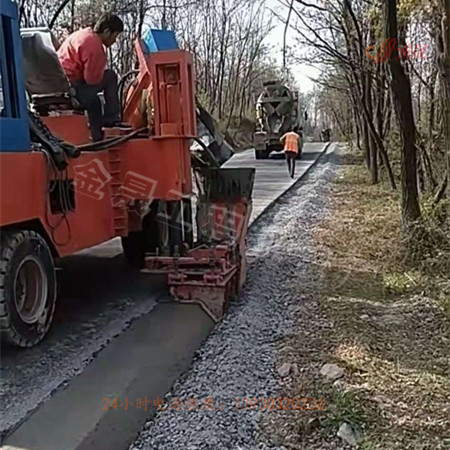 金晟路緣石滑模機上海工地施工視頻金晟路緣石滑模機上海工地施工視頻