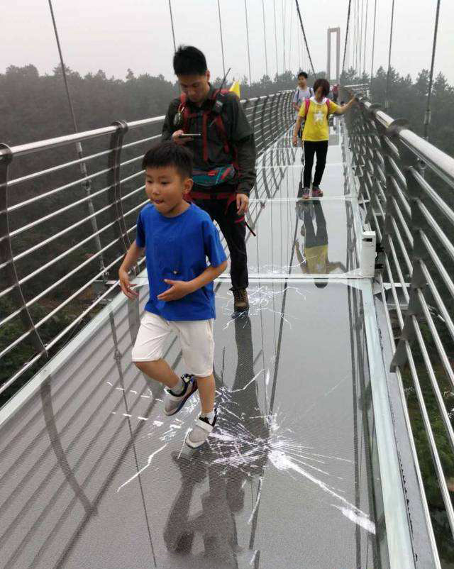 玻璃吊橋廠家_空中吊橋聯(lián)系電話