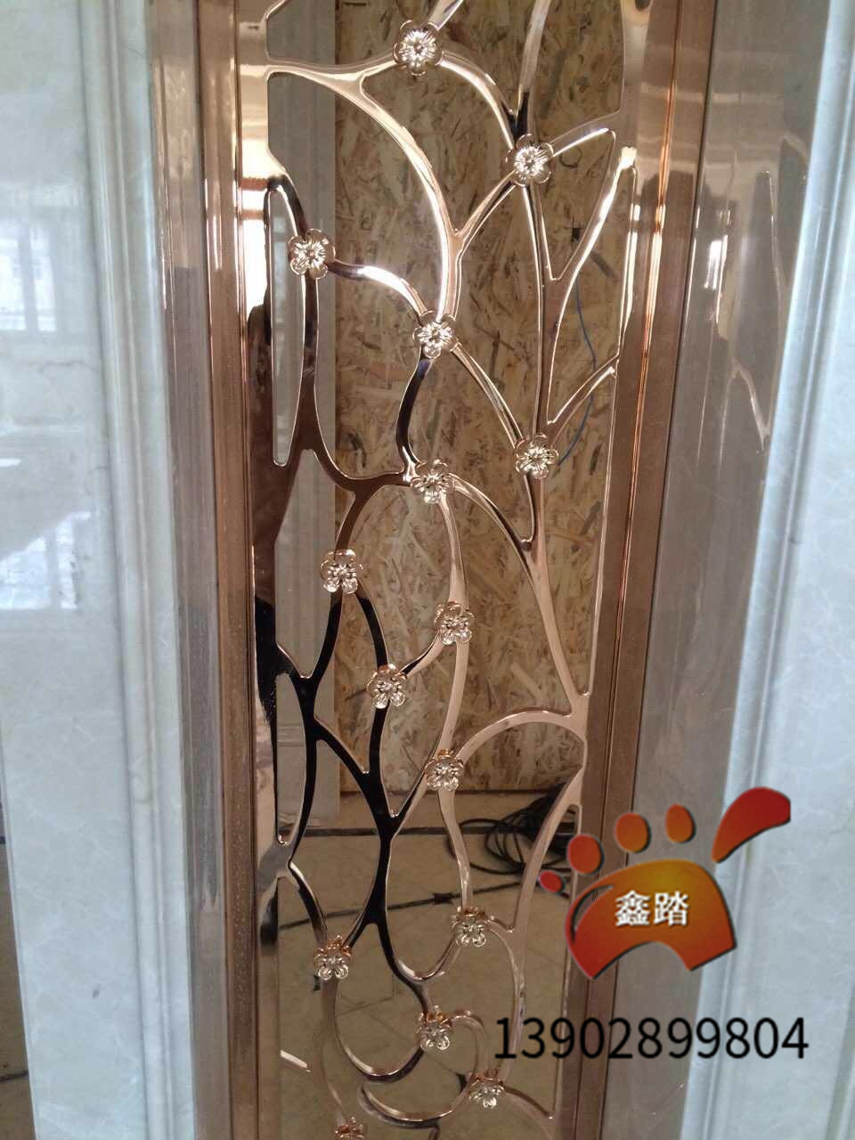 鏡面玫瑰金不銹鋼屏風(fēng)，鏡面鑲花屏風(fēng)簡單美觀非常豪華