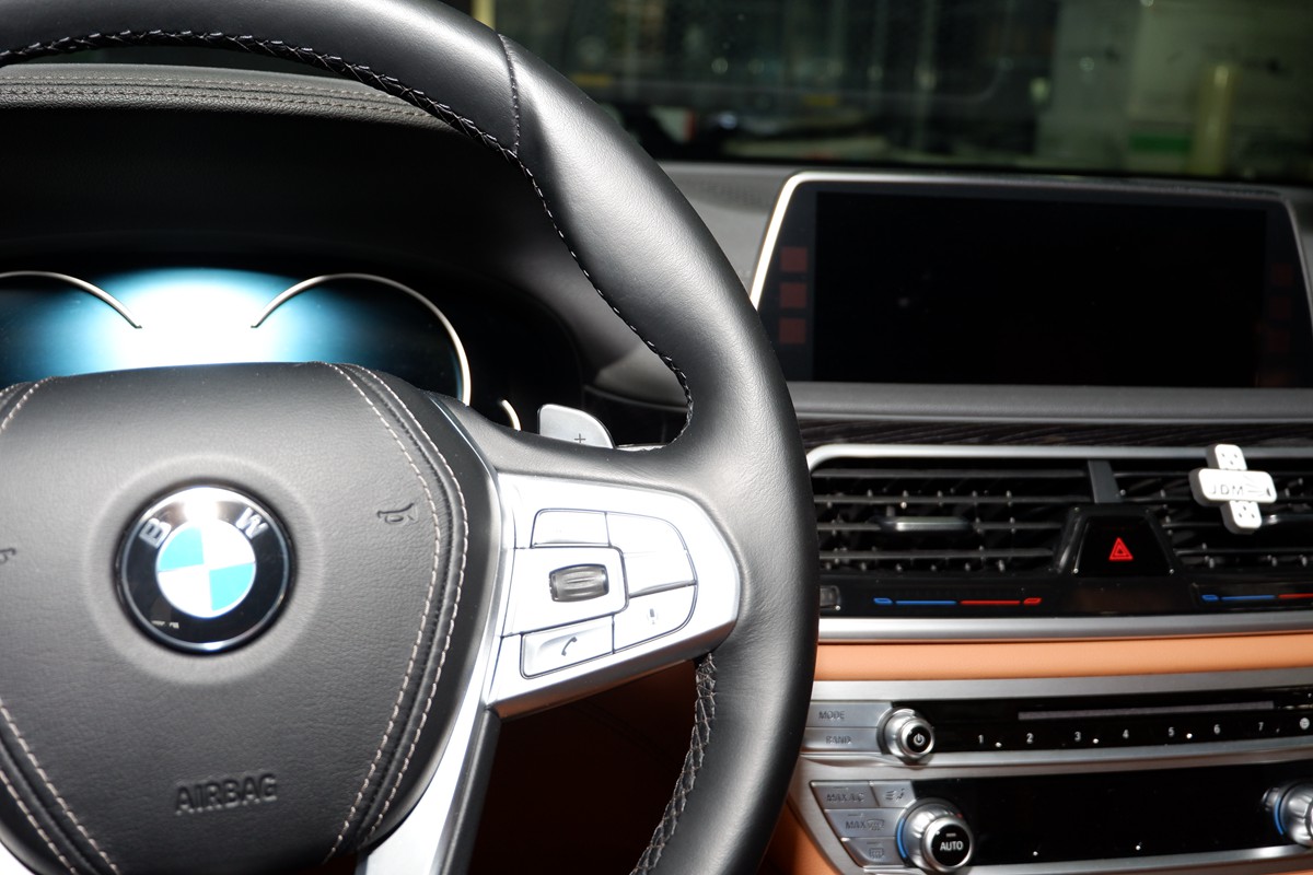 寶馬7系升級德國彩虹聰明黑盆8.3專車*汽車音響漳州立佳汽車音響