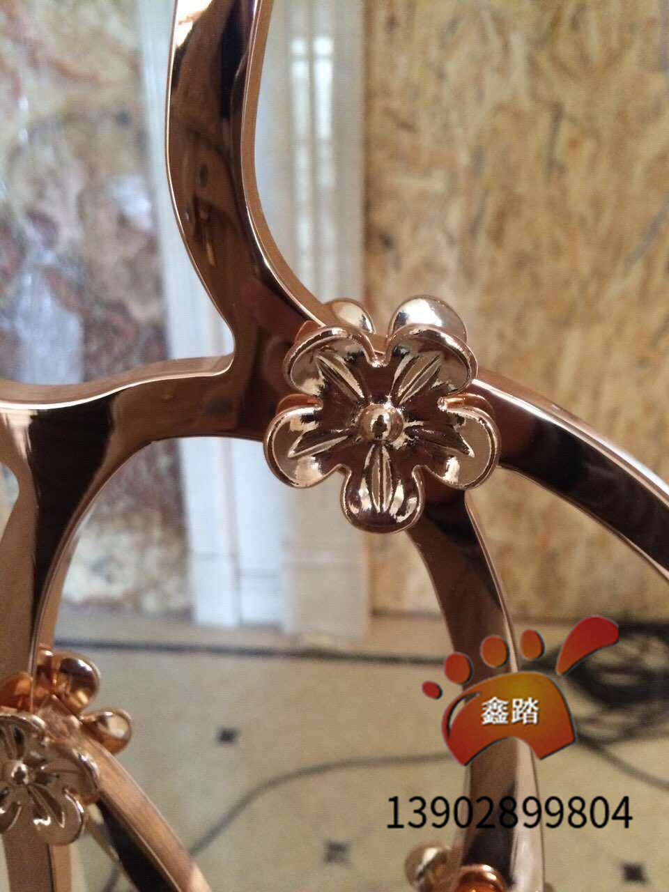 鏡面玫瑰金不銹鋼屏風(fēng)，鏡面鑲花屏風(fēng)簡單美觀非常豪華