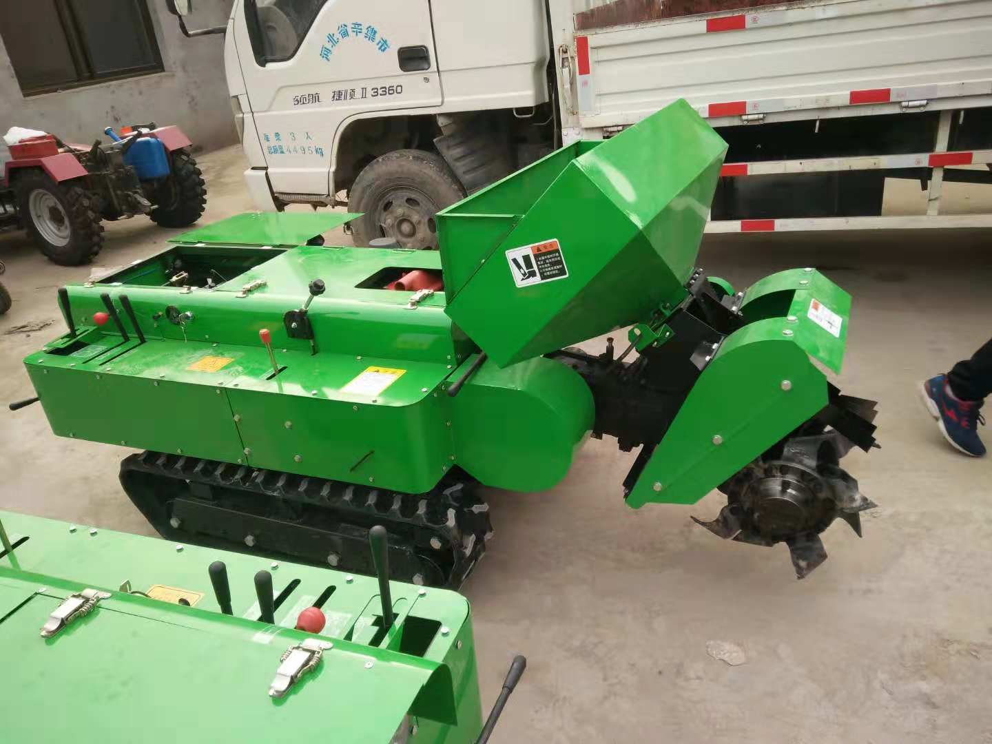 履帶式拖拉機(jī)