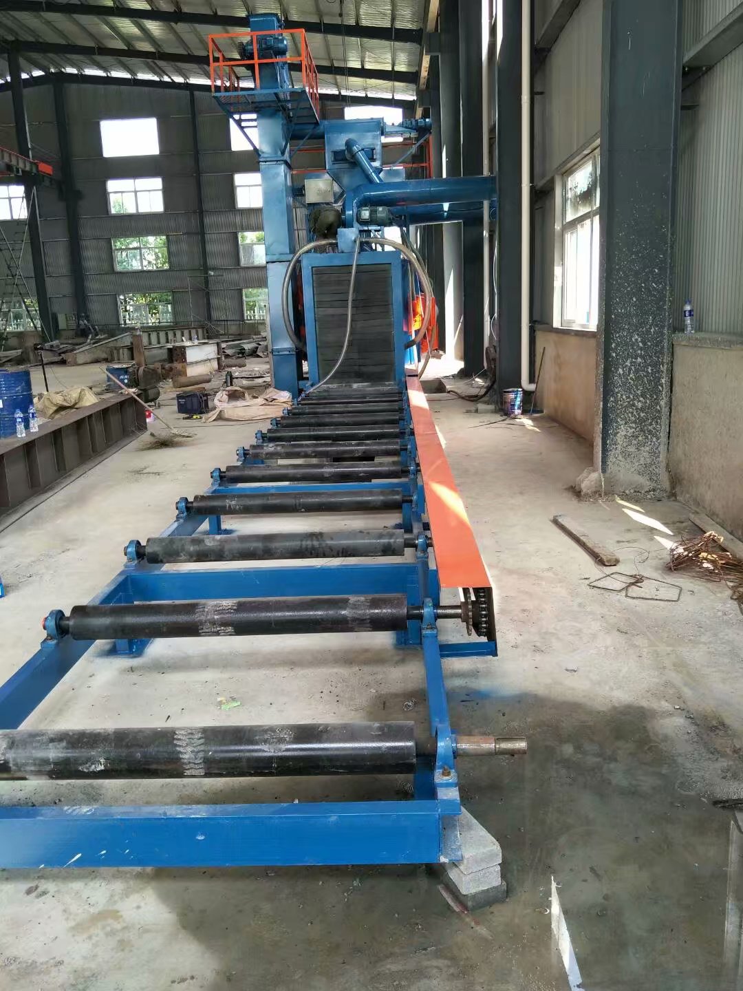 鹽城拋丸機廠家，_噴砂房_拋丸清理機_吊鉤式拋丸機_履帶式拋丸機生產(chǎn)廠家