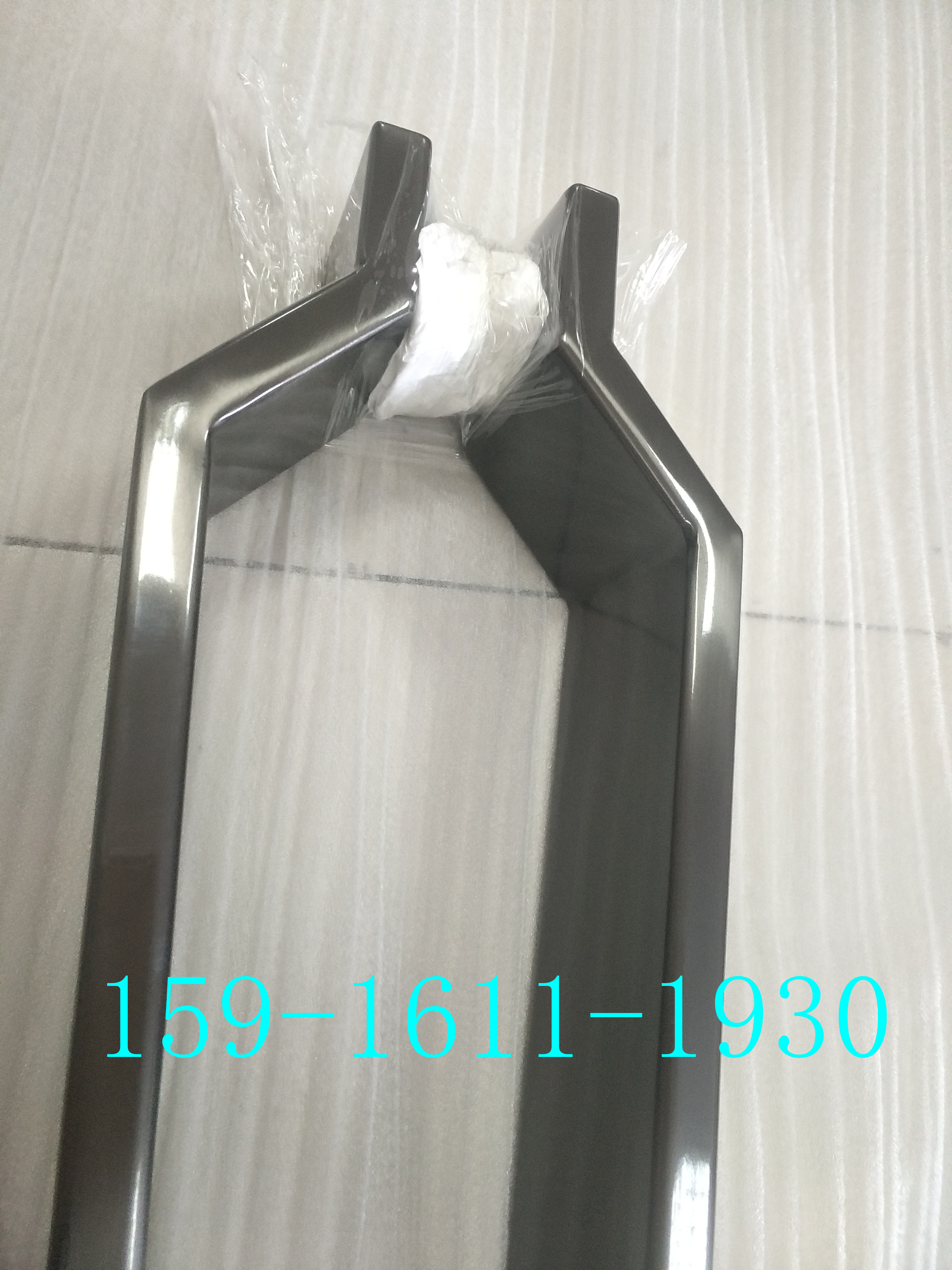 鏡面黑金不銹鋼拉手 廠家獨(dú)門制作