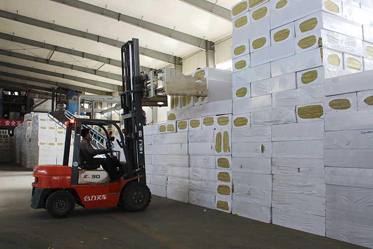 新鄉(xiāng)巖棉板鄭州卓亞星光巖棉制品有