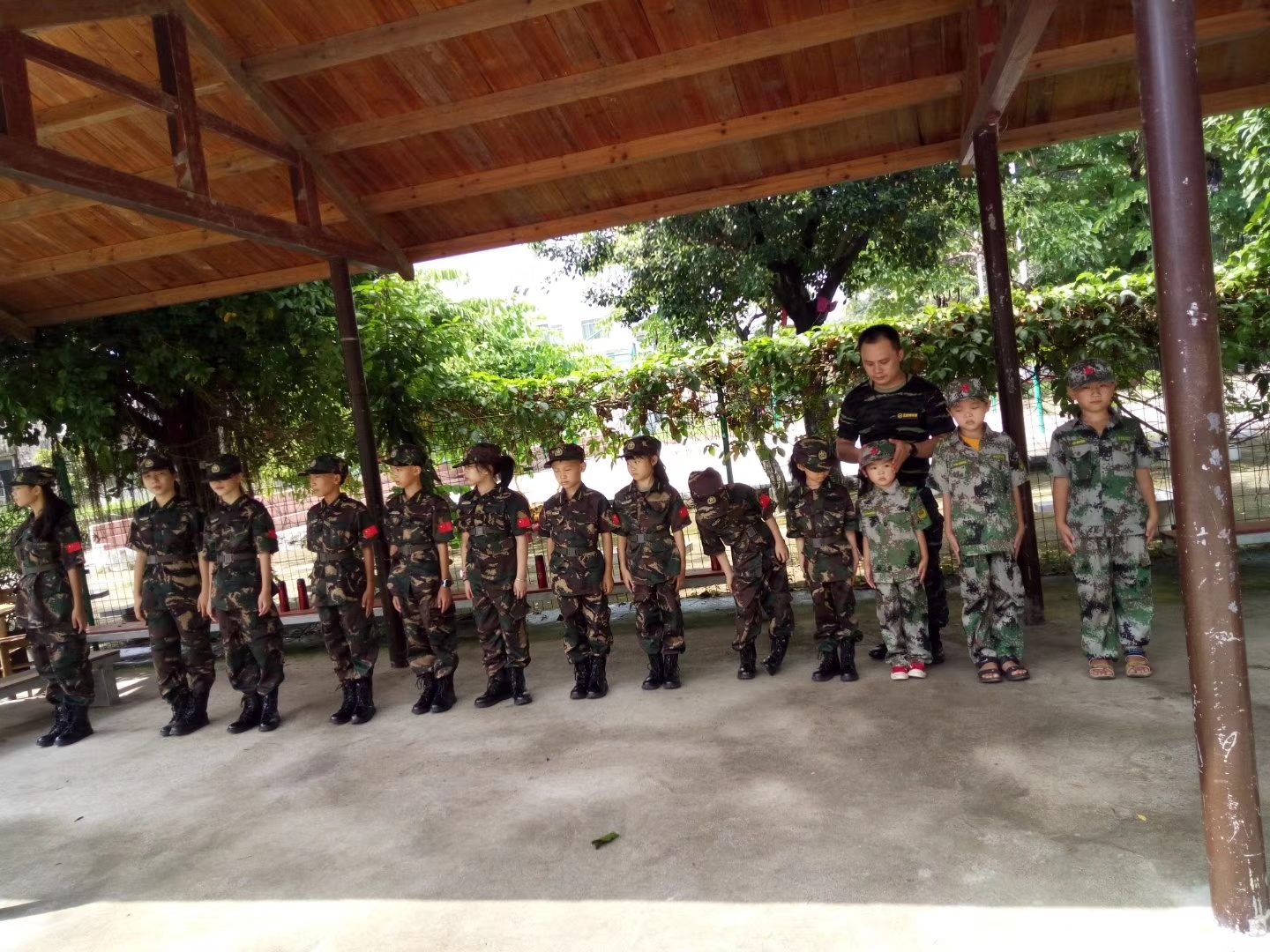 《我是小小特種兵》六天五夜素質(zhì)養(yǎng)成軍事冬令營