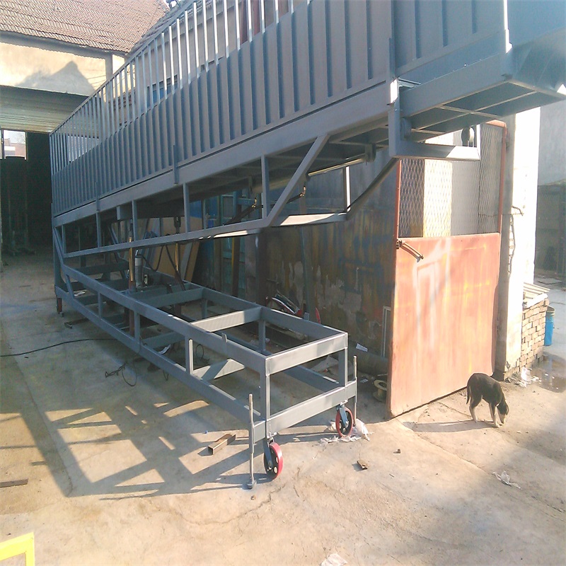 屠宰場(chǎng)卸車設(shè)備，養(yǎng)殖場(chǎng)裝卸車設(shè)備，家畜裝卸平臺(tái)，裝卸豬平臺(tái)，卸豬臺(tái) 卸豬臺(tái)屠宰場(chǎng)卸車設(shè)備 卸豬臺(tái)屠宰場(chǎng)卸車設(shè)備養(yǎng)殖場(chǎng)裝卸