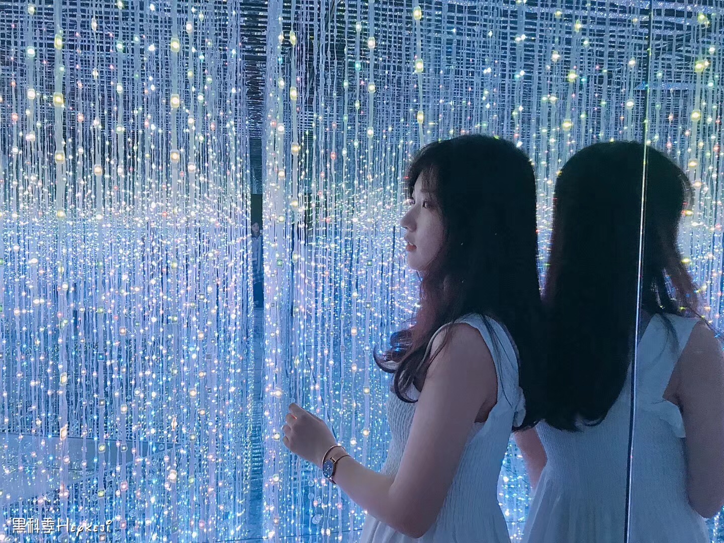 全新2.0《鏡花宮》升級燈光秀