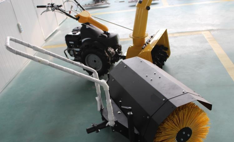 新型環(huán)保節(jié)能13馬力除雪機