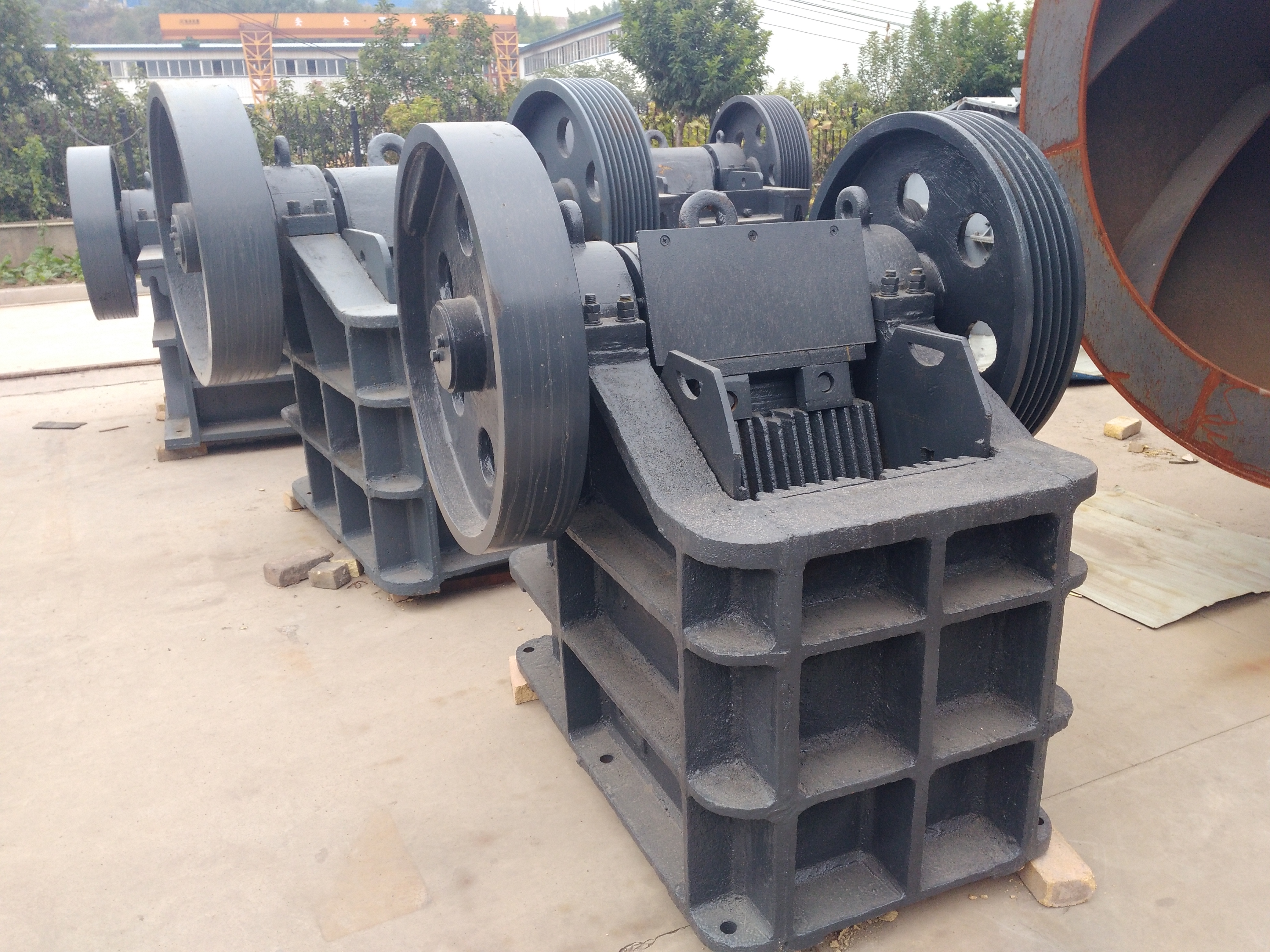 移動(dòng)顎式破碎站的給料過程很重要