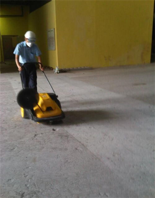 南寧掃地機(jī) 手推式電瓶掃地機(jī)