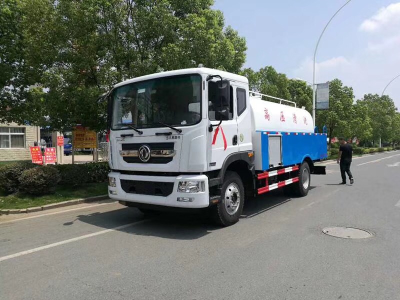 東風(fēng)牌D9高壓清洗吸污吸糞兩用車