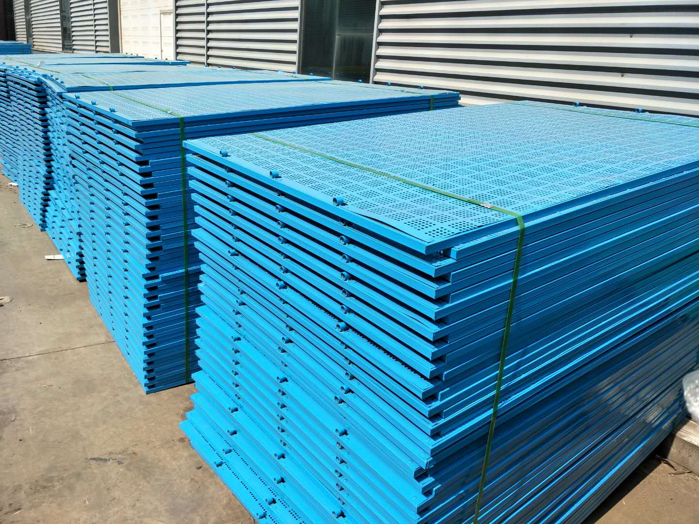 鍍鋅爬架網(wǎng)片，新型爬架網(wǎng)， 爬架防護(hù)網(wǎng) ，瓦楞爬架網(wǎng)