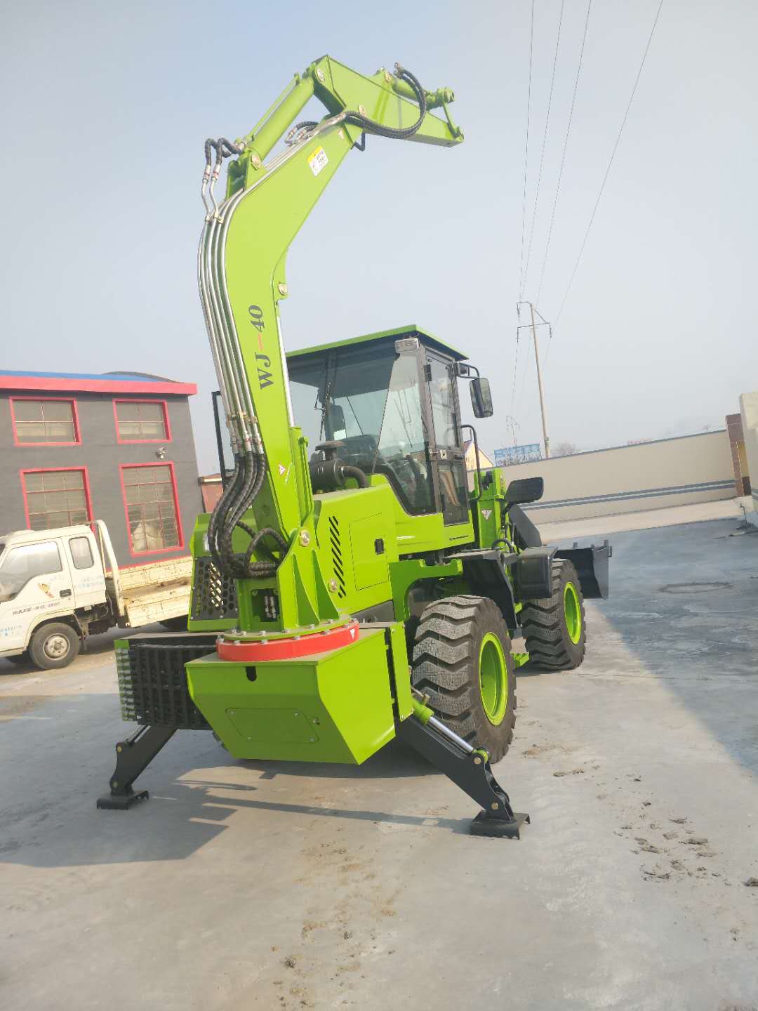 42-40裝載機(jī)挖掘機(jī)一體兩頭忙