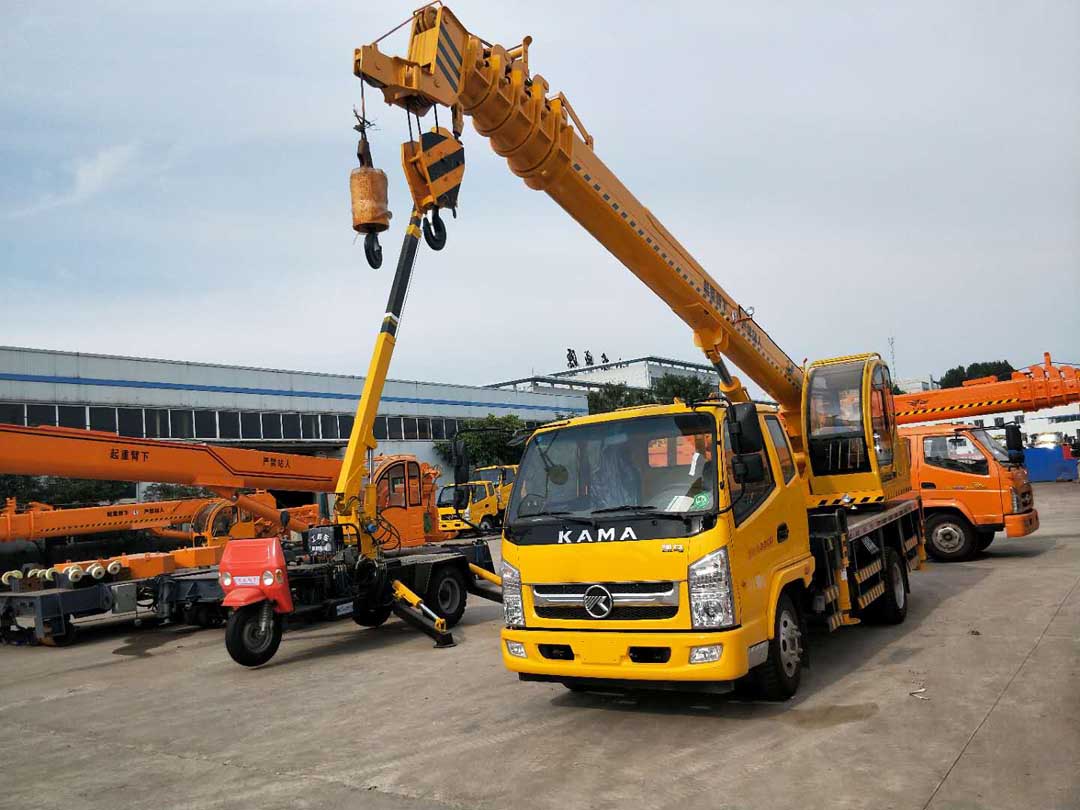 凱馬汽車吊  8噸吊車 吊車價格  國五黃牌吊車 汽車起重機