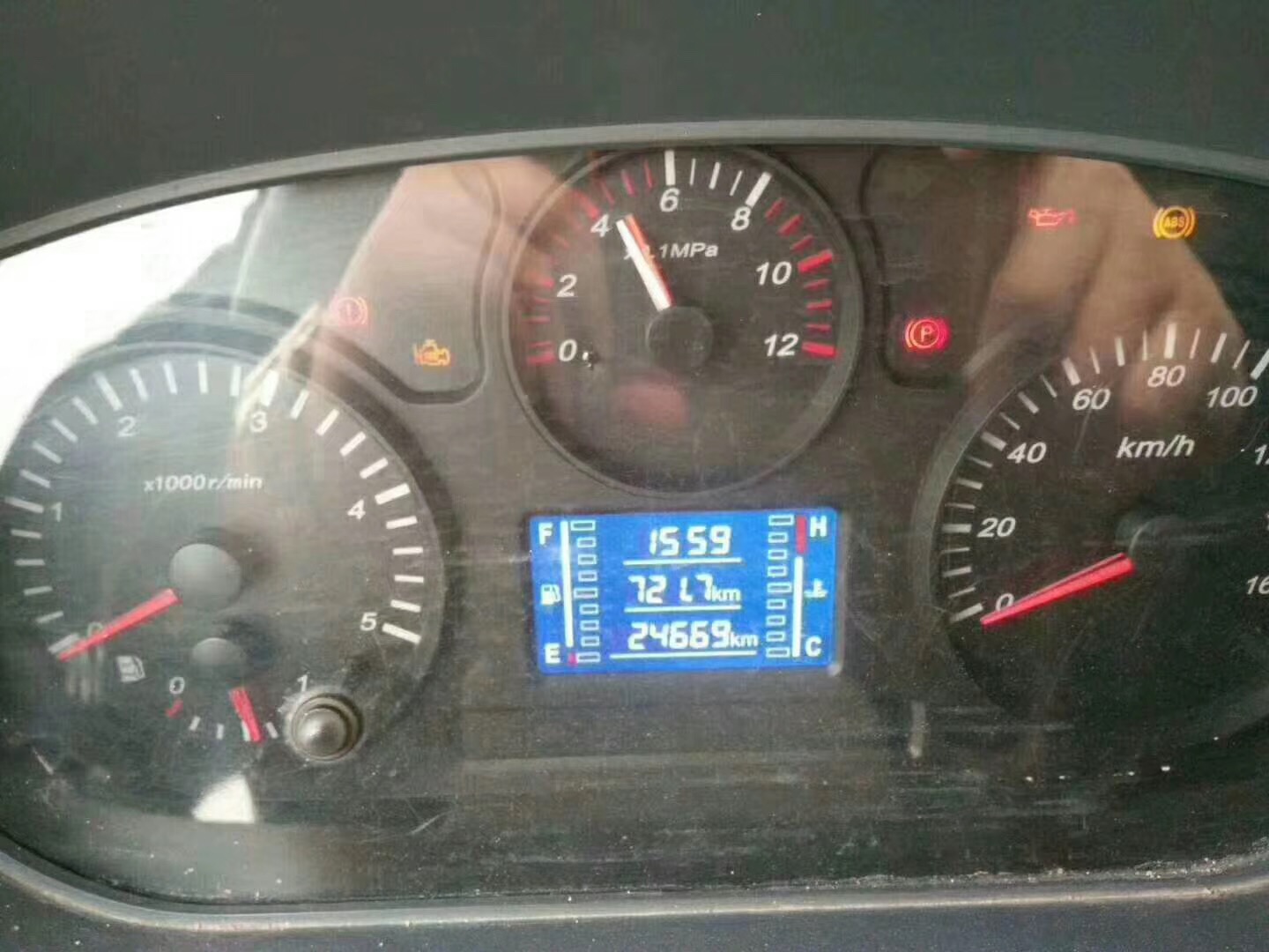 二手物流設(shè)備 二手貨車價目表 一七年國藍(lán)牌四米二貨箱