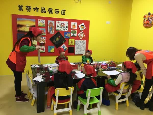 瘋狂龍博士*提出“教育綜合體”