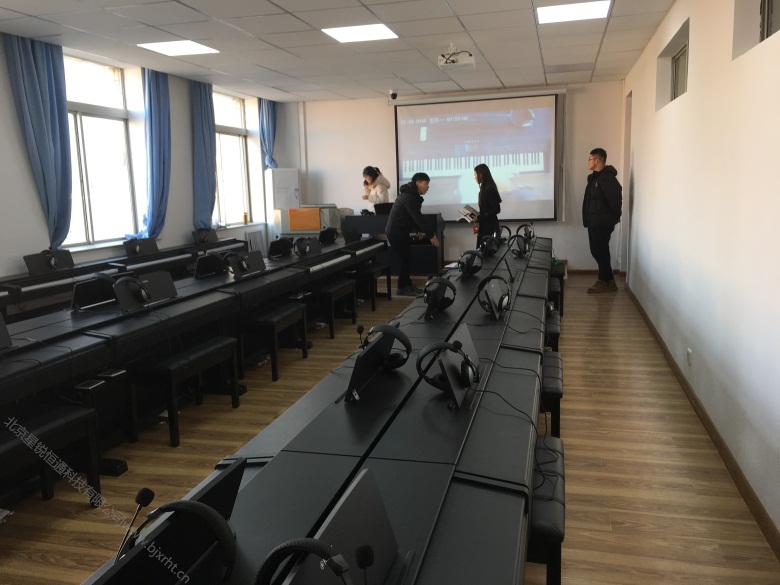 立式鋼琴實訓(xùn)室學(xué)前教育專業(yè)鋼琴實訓(xùn)室設(shè)備