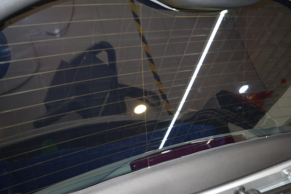 汽車車窗貼膜大概流程有哪些，車窗貼膜后如何檢測(cè)合不合格！重慶汽車車窗玻璃龍膜貼膜