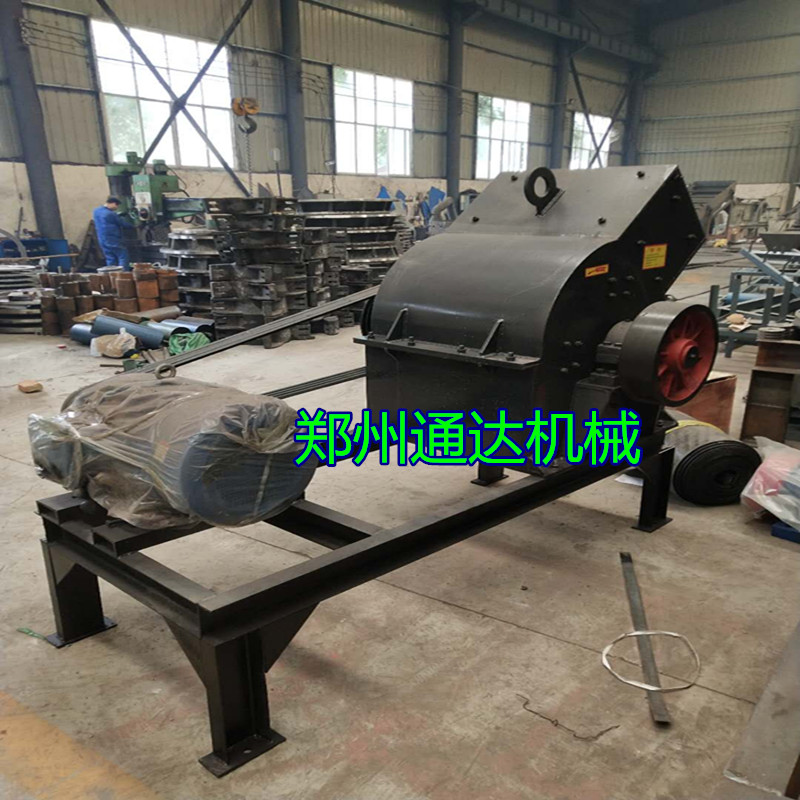 各種型號(hào)錘式破碎機(jī) 礦石破碎機(jī) 砂巖制砂機(jī) 石灰石粉碎機(jī)