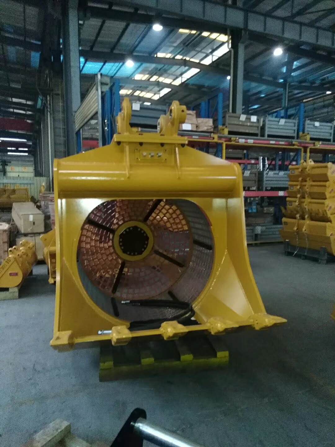挖掘機(jī)屬具旋轉(zhuǎn)篩分斗卡特320液壓旋轉(zhuǎn)篩 定做挖機(jī)滾筒式分斗 廠家*