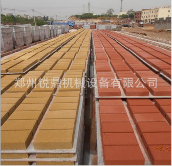 河南透水磚機(jī)廠家價(jià) 鄭州透水磚機(jī)批發(fā)價(jià) 河南透水磚機(jī)批發(fā)價(jià)格 供應(yīng)透水磚機(jī)廠家 供應(yīng)透水磚機(jī)批發(fā)價(jià)格 廣場(chǎng)磚機(jī)廠價(jià)