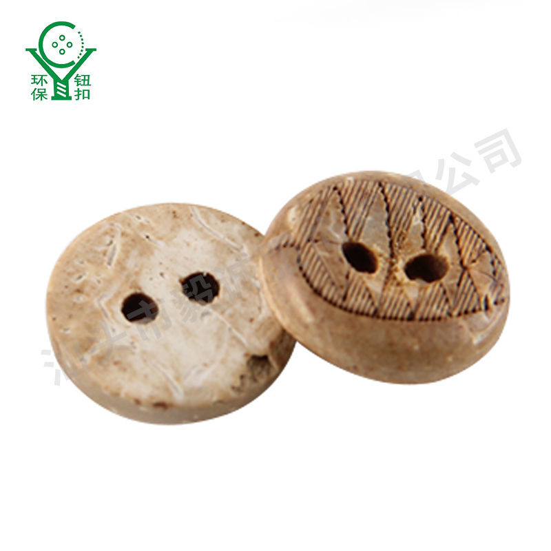 廠家直銷服飾輔料兩眼花紋紐扣 環(huán)保木頭木質(zhì)扣diy兒童裝飾扣子 木質(zhì)扣子