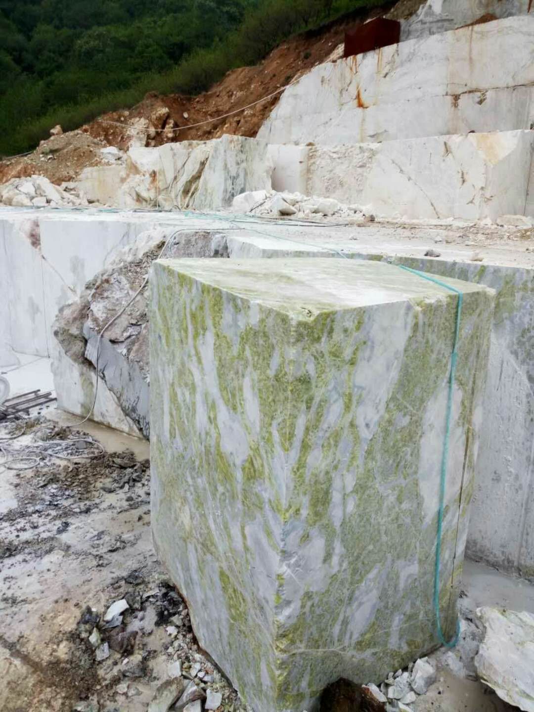 藍天翠玉大理石生產(chǎn)廠家     藍天翠玉石哪家實惠