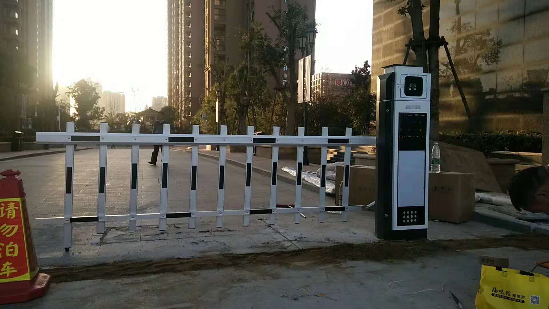 廠家供應(yīng)南昌捷順車牌自動識別小區(qū)停車場收費(fèi)管理系統(tǒng)