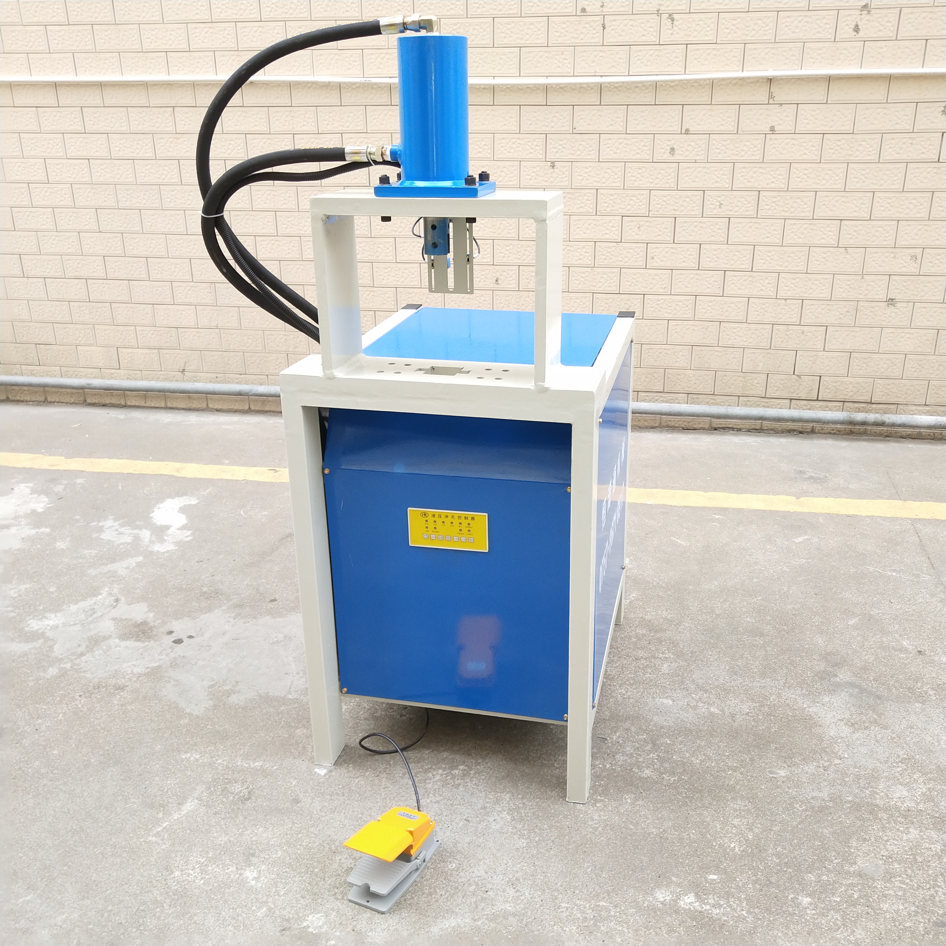 廠家直銷鋁合金切斷機(jī)鋁合金沖孔機(jī)