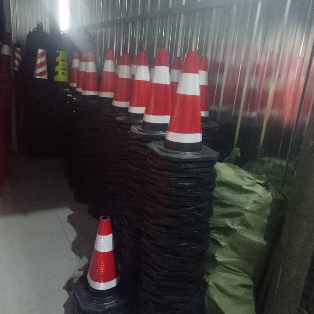 路錐減速帶廣角鏡防撞桶交通設(shè)施廠