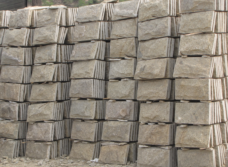 了解河北虎皮黃蘑菇石的質(zhì)量和用法