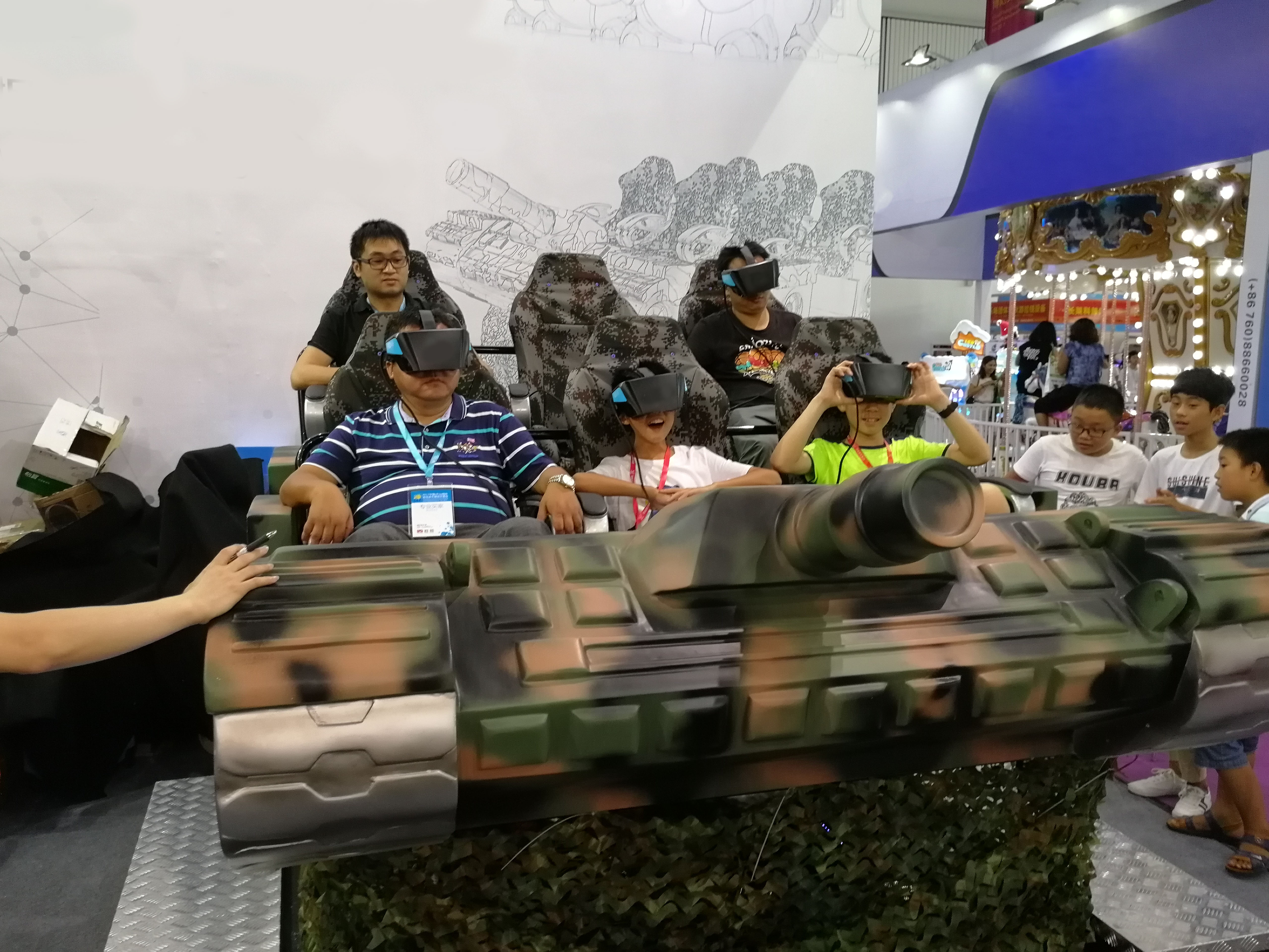 廣州獵金VR坦克 6人平臺(tái) 互動(dòng)射擊 虛擬現(xiàn)實(shí)體驗(yàn)館 9DVR生產(chǎn)廠家 虛擬現(xiàn)實(shí)設(shè)備價(jià)格
