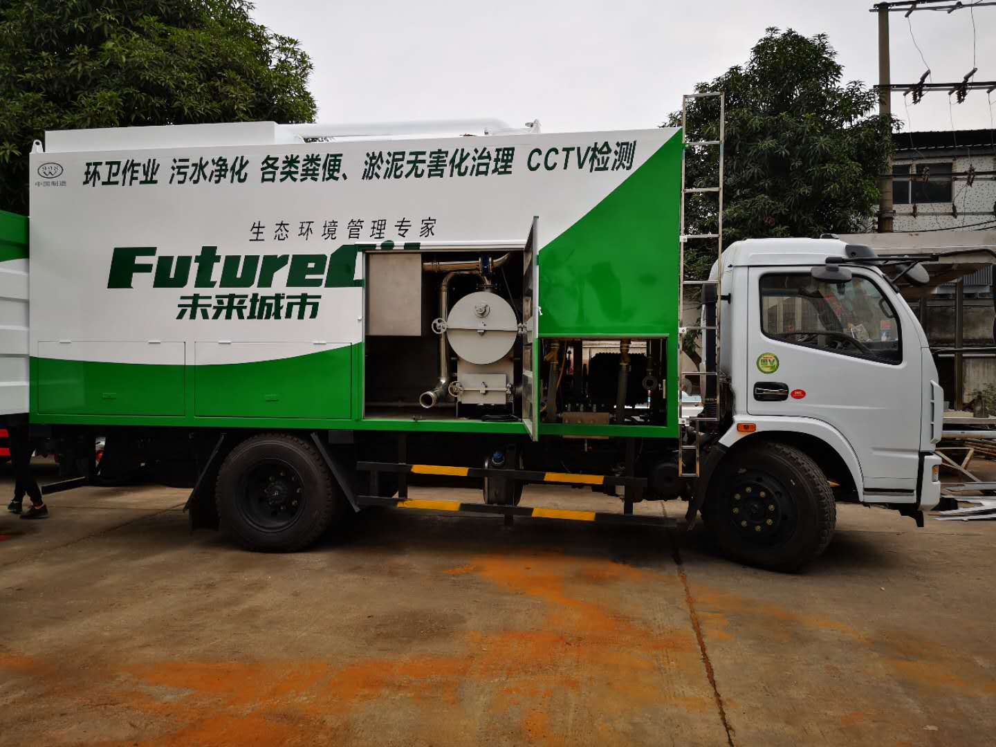 化糞池清理車_化糞池?zé)o害化清理車