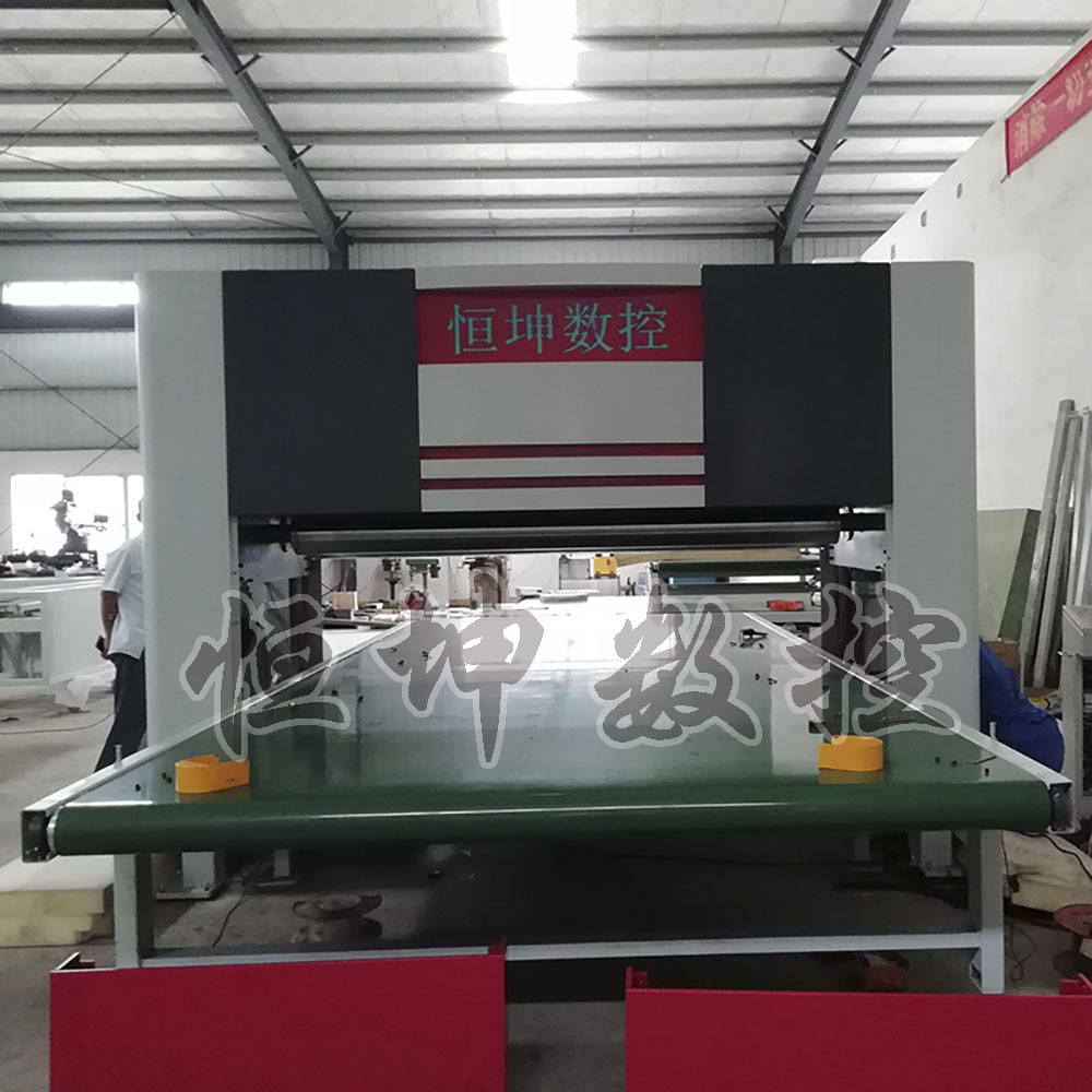 恒坤智能海綿滾膠機 海綿床墊涂膠水設備