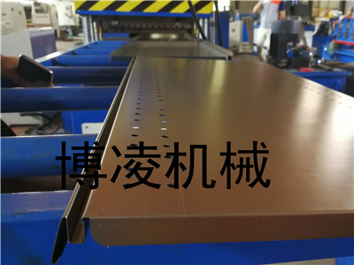 山東博凌超市貨架全自動(dòng)生產(chǎn)設(shè)備