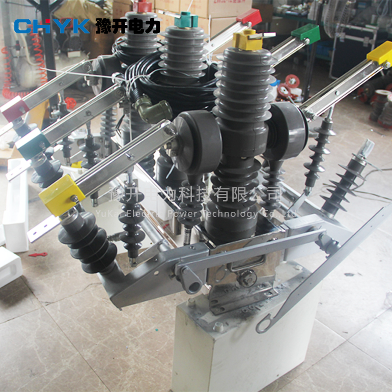 10kV柱上開(kāi)關(guān)ZW32-12GG/630A戶(hù)外智能雙電源雙隔離高壓真空斷路器 ZW32-12高壓真空斷路器