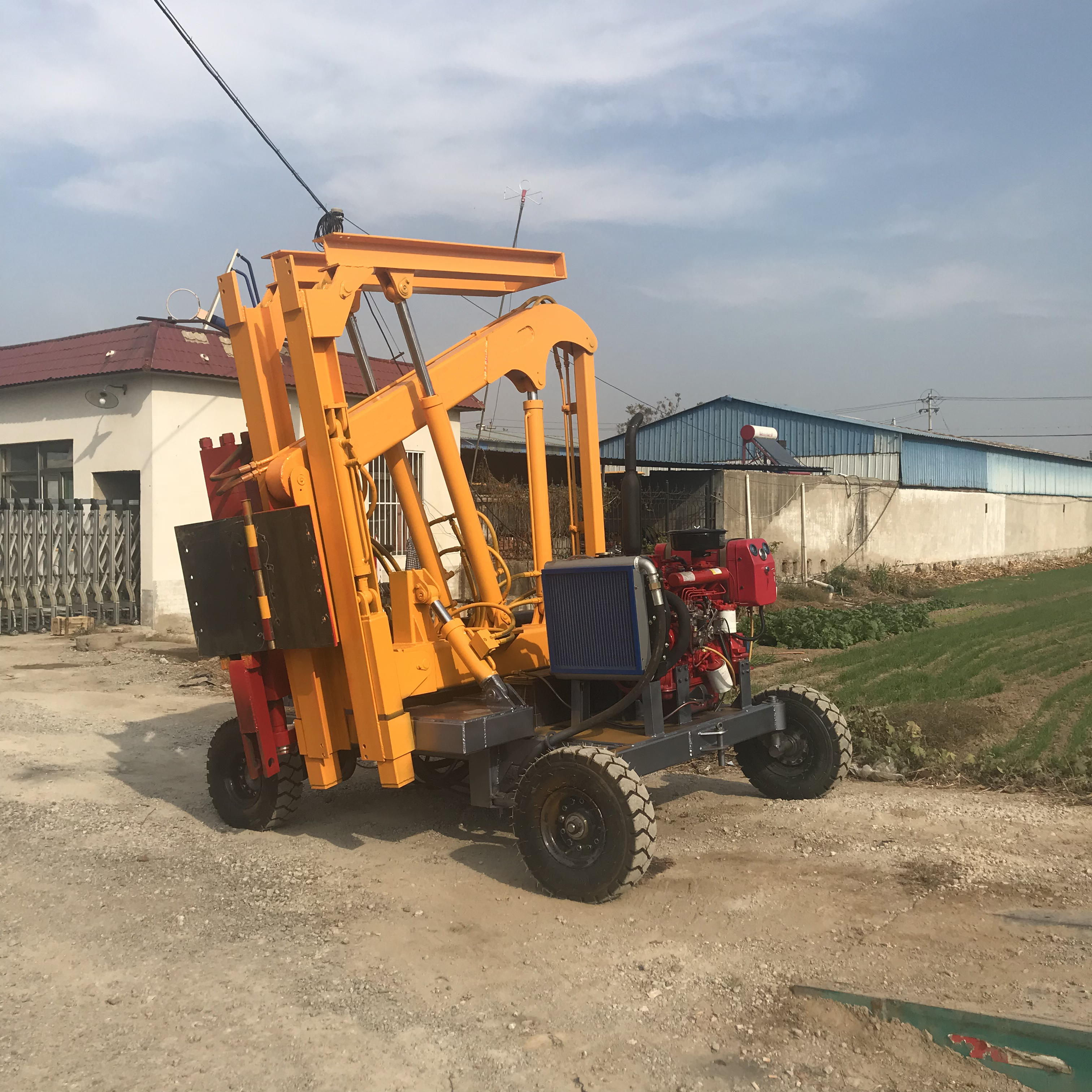 公路護(hù)欄打樁機(jī) 液壓公路護(hù)欄打樁機(jī) 護(hù)欄打拔鉆一體機(jī)