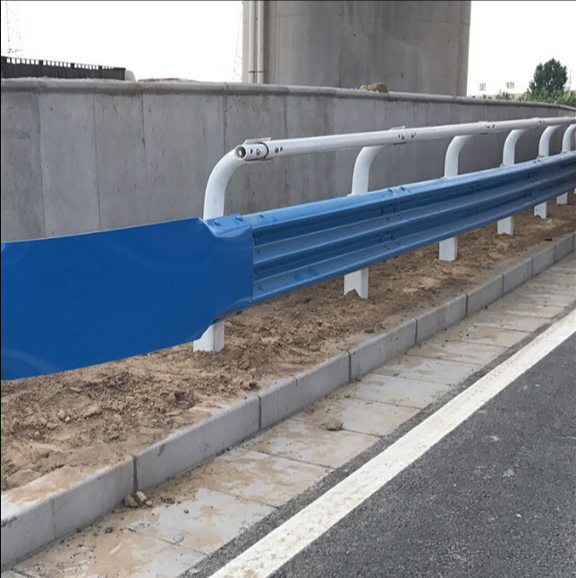 四川鄉(xiāng)村公路護(hù)欄高速防撞護(hù)欄波形梁鋼護(hù)欄板