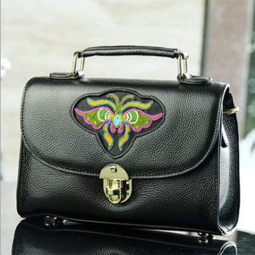 貴州原創(chuàng)民族風(fēng)女包廠家直銷