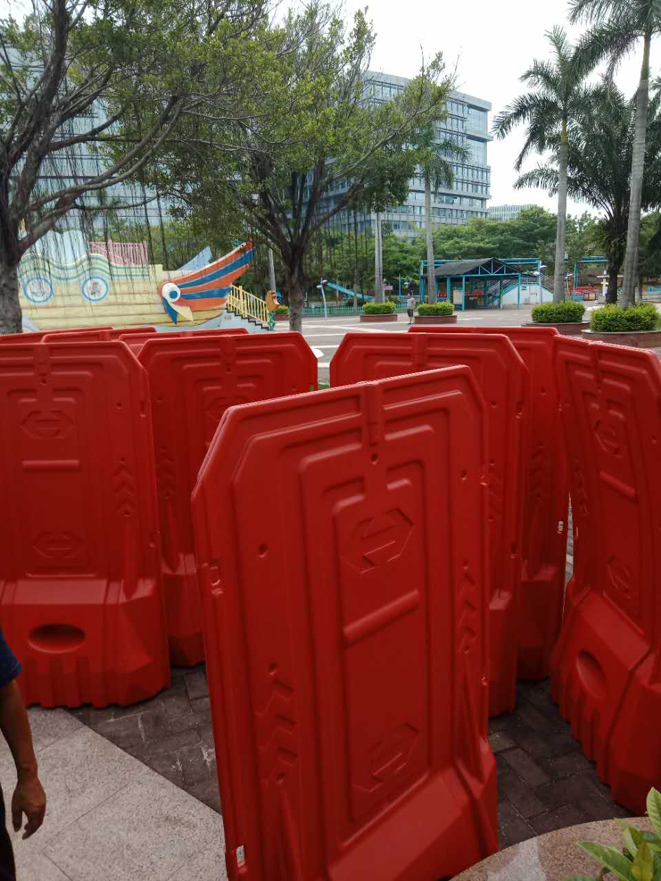 紅色高欄水馬護(hù)欄 江門道路交通施工臨時封閉護(hù)欄